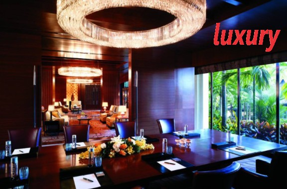 luxury luxurious区别